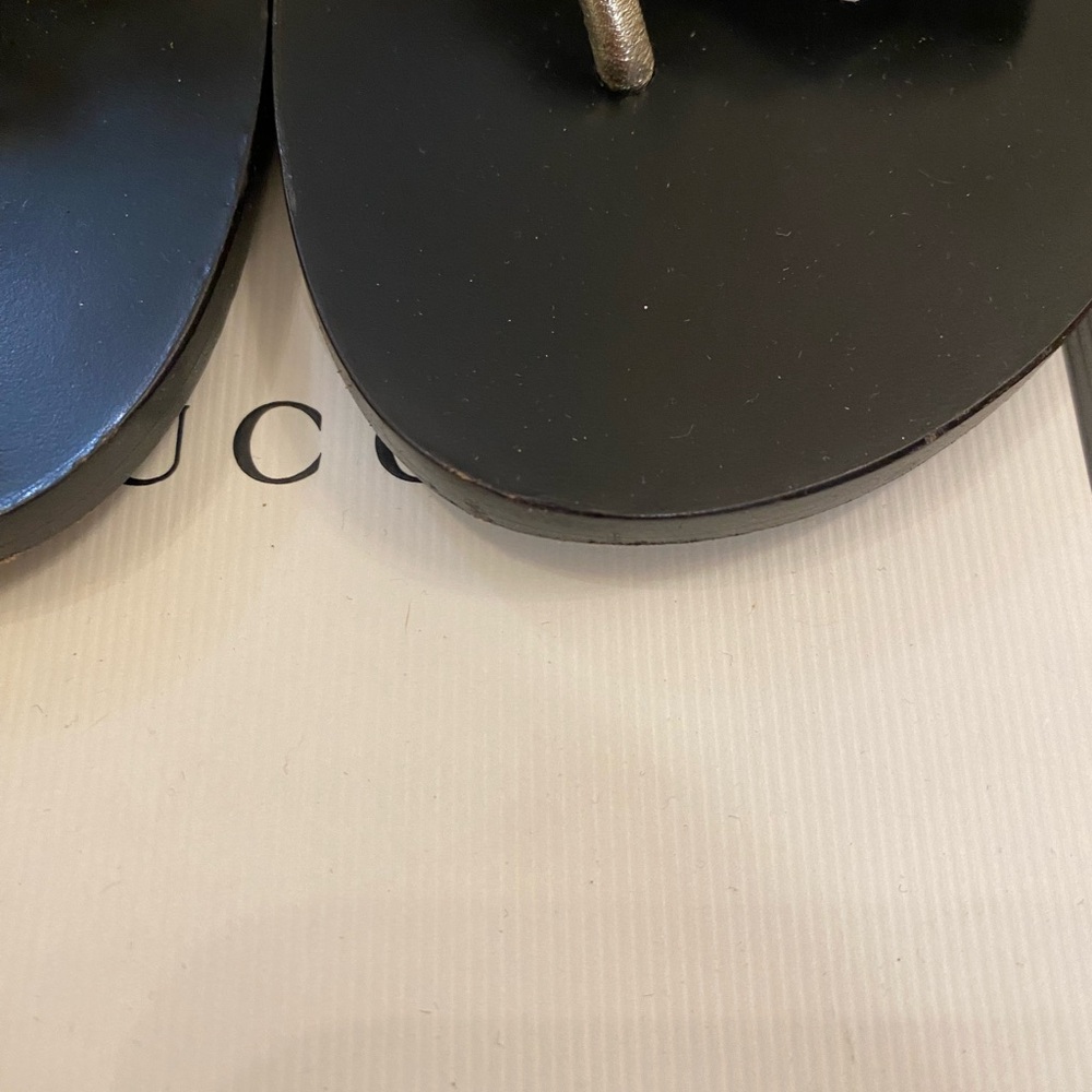 Gold GG Logo Thong Sandals - Picture 7 of 7